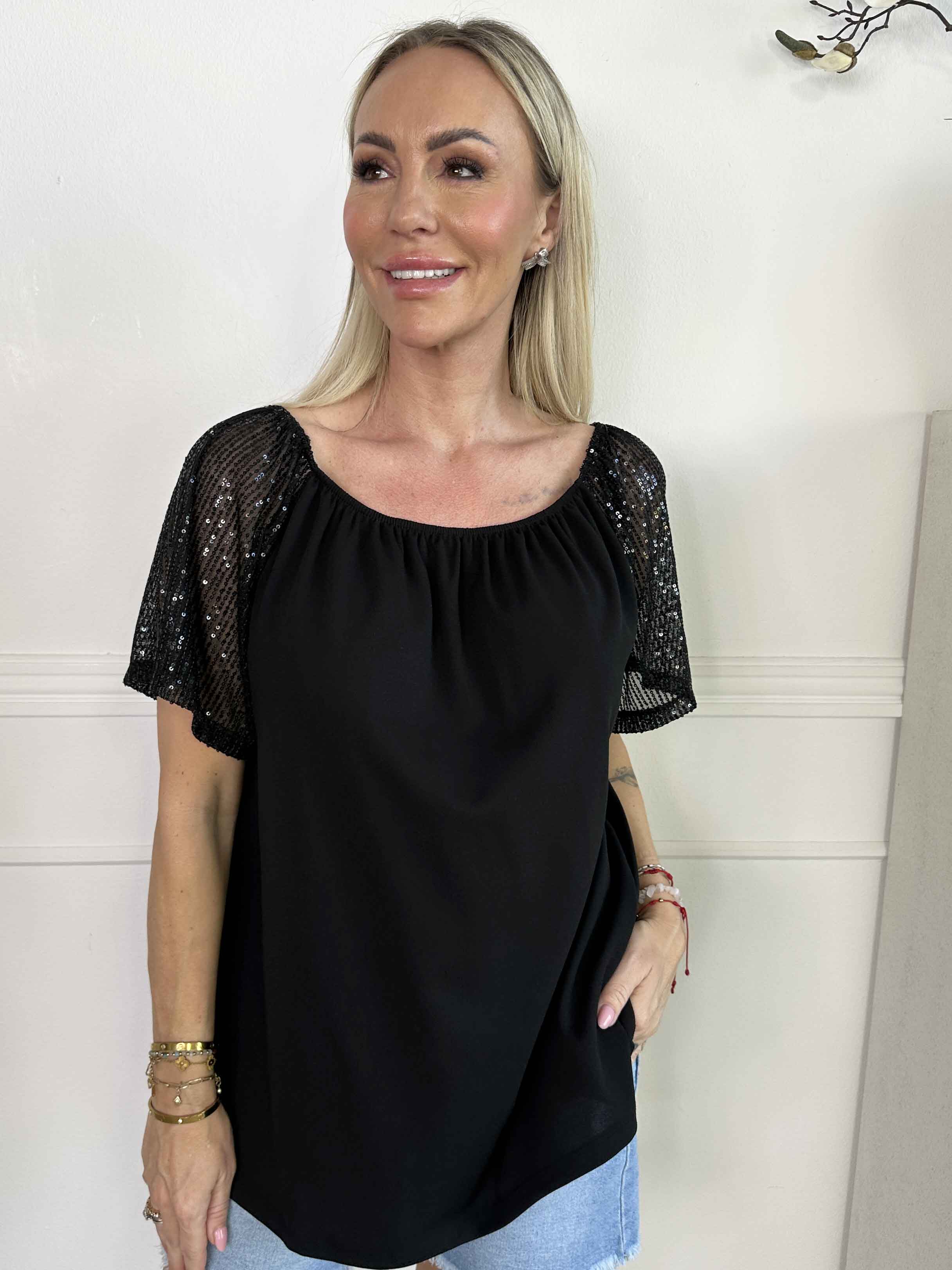 Kim Shirt - Sød og feminin elastisk bluse med glitrende pailletærmer